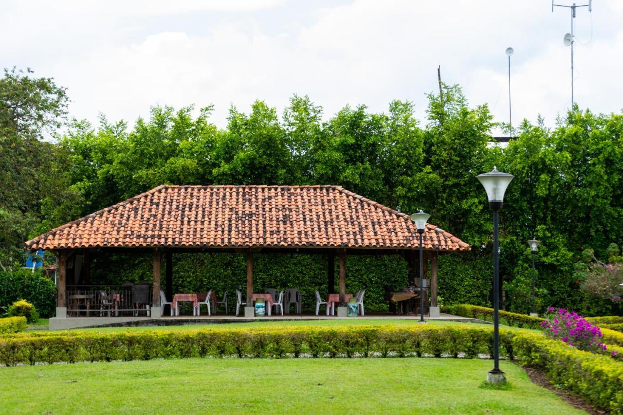 Hotel Eden Parque Del Cafe Montenegro Exteriör bild